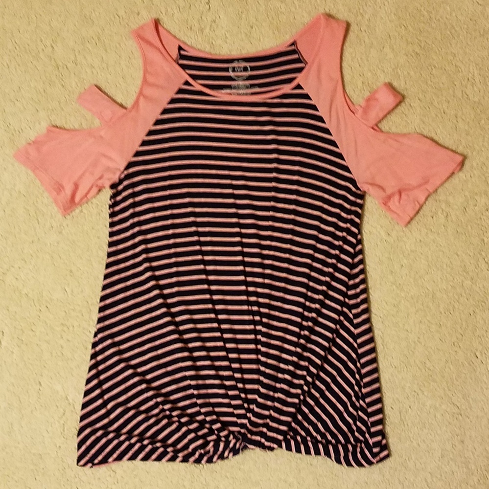 Open shoulder top